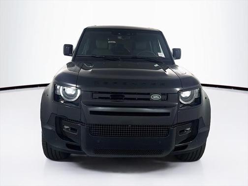 2025 Land Rover Defender 110 P400 X-Dynamic SE