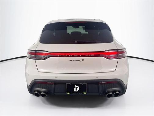2022 Porsche Macan Base