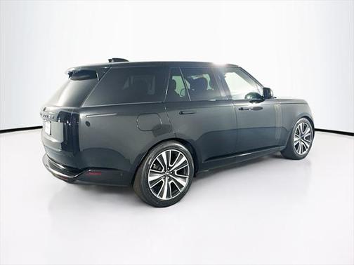 2025 Land Rover Range Rover P550e SE