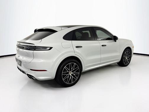 White 2024 Porsche Cayenne Cayenne