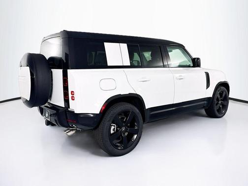 Fuji White 2025 Land Rover Defender 110 P500 X-Dynamic SE