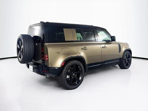 2025 Land Rover Defender 110 P400 X-Dynamic SE