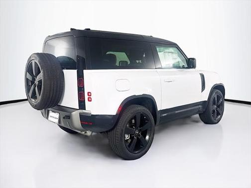 2025 Land Rover Defender 90 P400 X-Dynamic SE