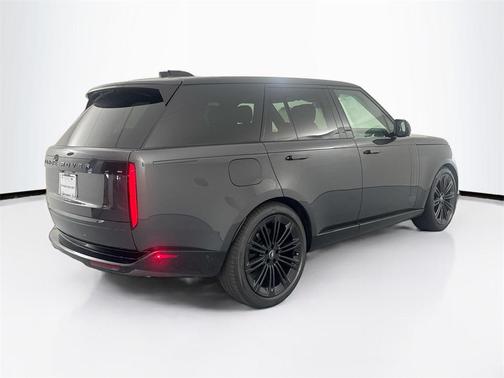 2025 Land Rover Range Rover P530 SE