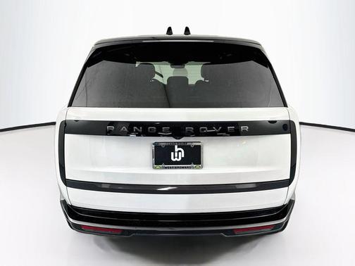 Fuji White 2027 Land Rover Range Rover SE