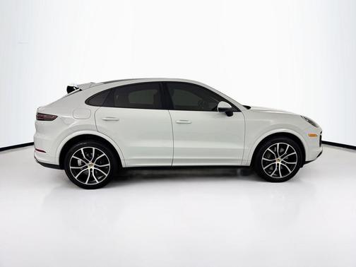 White 2022 Porsche Cayenne Cayenne