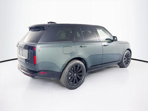 2025 Land Rover Range Rover P550e SE