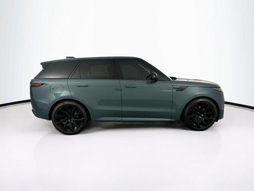Giola Green Metallic 2024 Land Rover Range Rover Sport SE