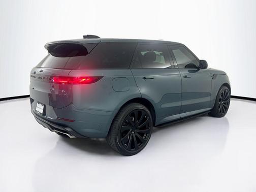 Giola Green Metallic 2024 Land Rover Range Rover Sport SE