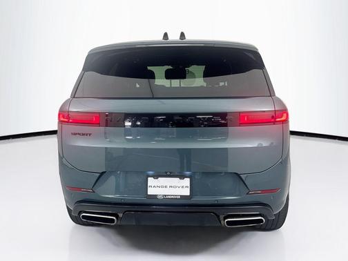 Giola Green Metallic 2024 Land Rover Range Rover Sport SE
