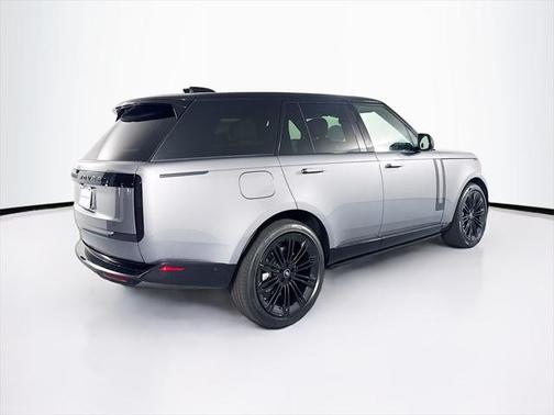 2025 Land Rover Range Rover P530 SE