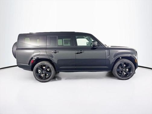 2025 Land Rover Defender 130 P400 X-Dynamic SE