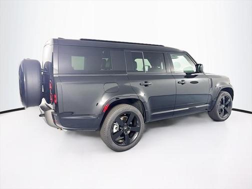 2025 Land Rover Defender 130 P400 X-Dynamic SE