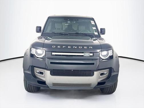 2025 Land Rover Defender 130 P400 X-Dynamic SE