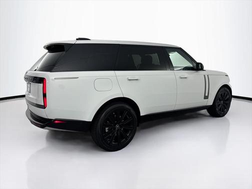 2025 Land Rover Range Rover P400 SE 7 Seat
