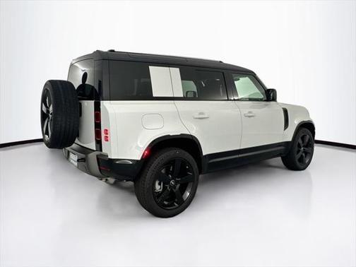 2025 Land Rover Defender 110 P400 X-Dynamic SE