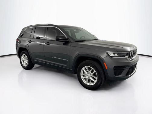 Baltic Gray Metallic Clearcoat 2024 Jeep Grand Cherokee Laredo