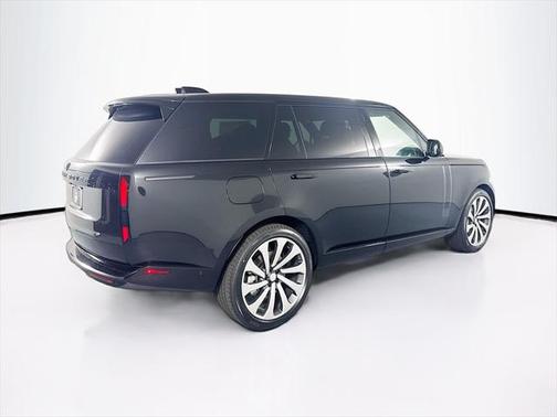 2025 Land Rover Range Rover P530 SE 7 Seat