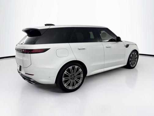 Fuji White 2025 Land Rover Range Rover Sport SE