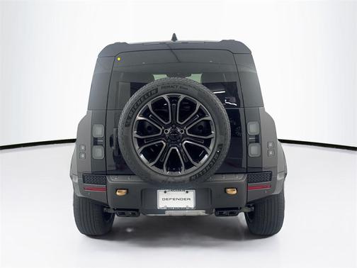 2026 Land Rover Defender P635 OCTA