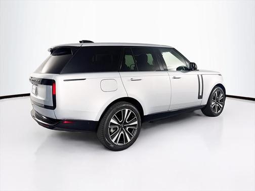 2025 Land Rover Range Rover P550e SE