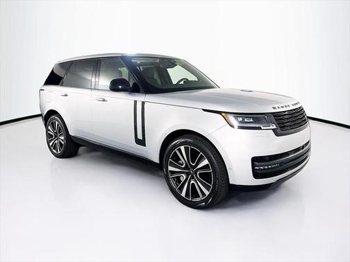 2025 Land Rover Range Rover P550e SE
