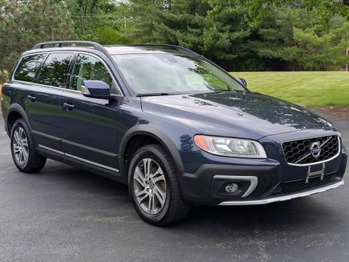 Blue 2014 Volvo XC70 PREMIER
