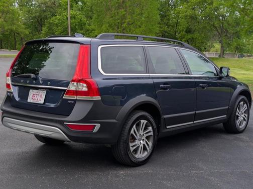 Blue 2014 Volvo XC70 PREMIER