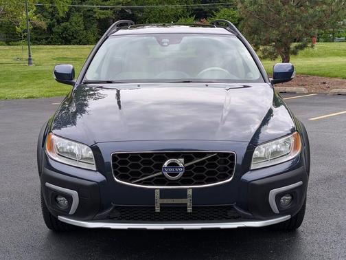 Blue 2014 Volvo XC70 PREMIER