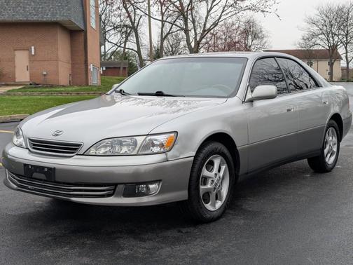 Silver 2001 Lexus ES 300 Base