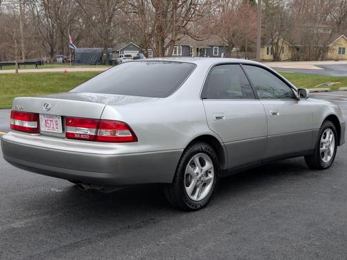 Silver 2001 Lexus ES 300 Base