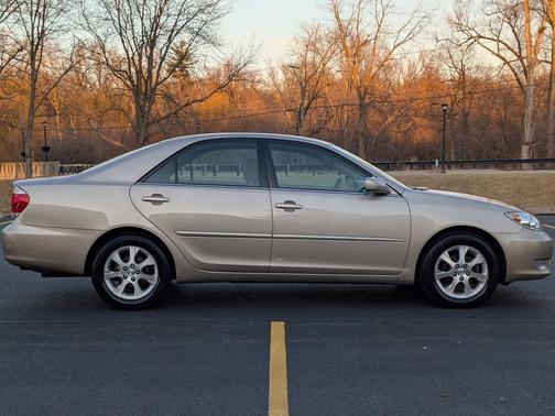 2005 Toyota Camry XLE