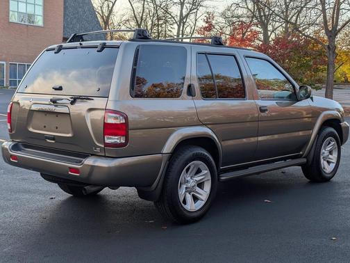 2003 Nissan Pathfinder SE
