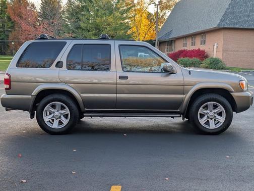 2003 Nissan Pathfinder SE