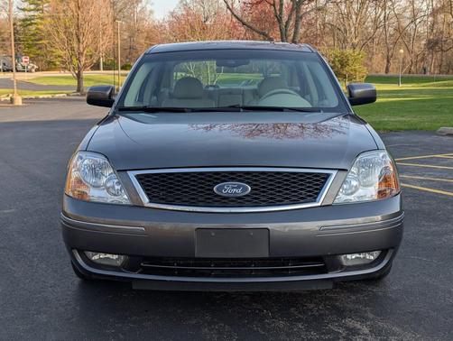 Grey 2005 Ford Five Hundred SEL