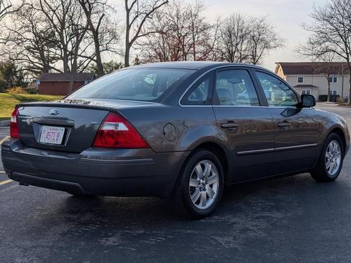Grey 2005 Ford Five Hundred SEL