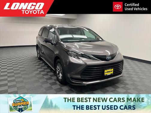 2024 Toyota Sienna LE