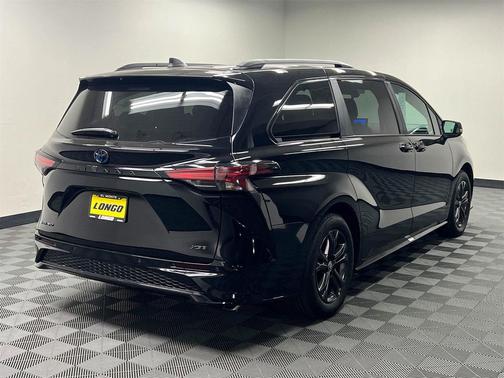 2025 Toyota Sienna XSE 7 Passenger