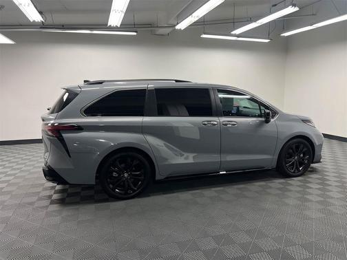 2023 Toyota Sienna XSE 7 Passenger