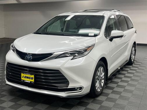 2023 Toyota Sienna Platinum 7 Passenger