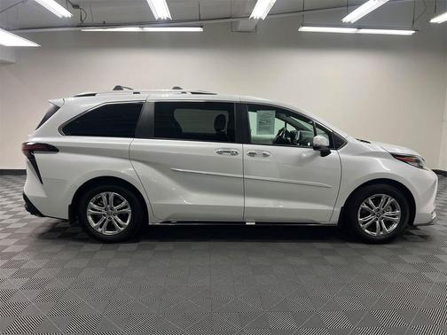 2023 Toyota Sienna Platinum 7 Passenger