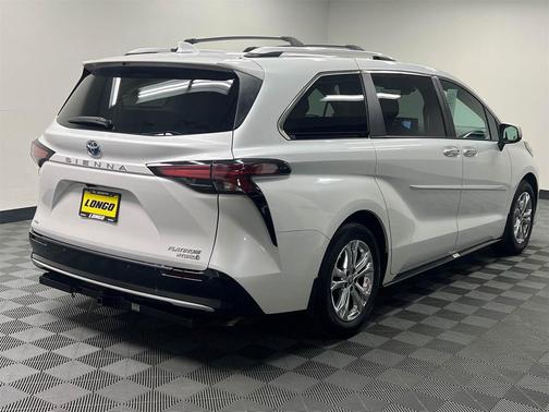 2023 Toyota Sienna Platinum 7 Passenger