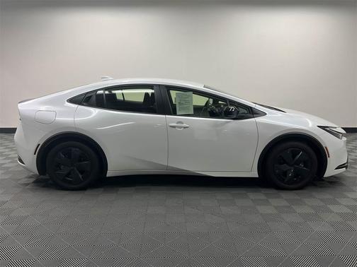 2025 Toyota Prius Plug-In Hybrid SE