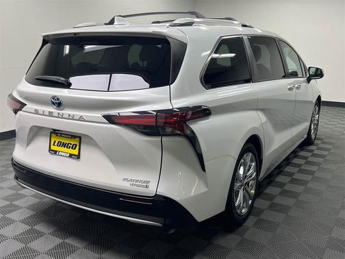 2022 Toyota Sienna Platinum
