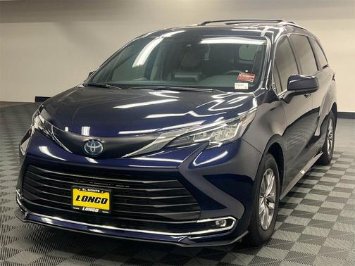 2023 Toyota Sienna XLE