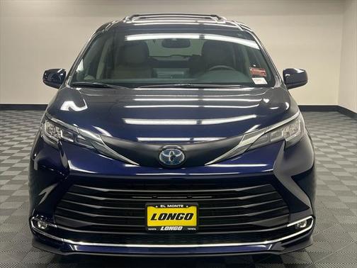 2023 Toyota Sienna XLE 8 Passenger