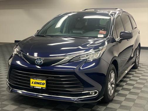 2023 Toyota Sienna XLE 8 Passenger