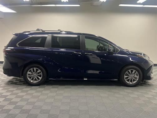2023 Toyota Sienna XLE