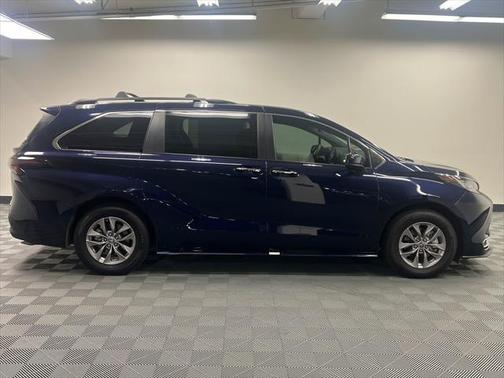 2023 Toyota Sienna XLE 8 Passenger