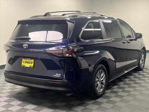 2023 Toyota Sienna XLE 8 Passenger